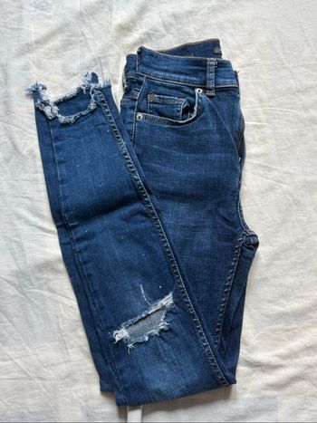 Jeans à trou Skinny Bershka