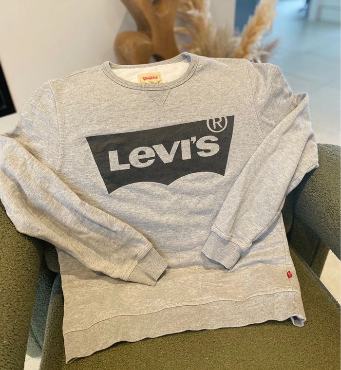 Sweat levis