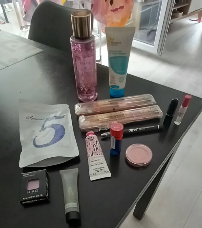 Lot cosmétiques et brume