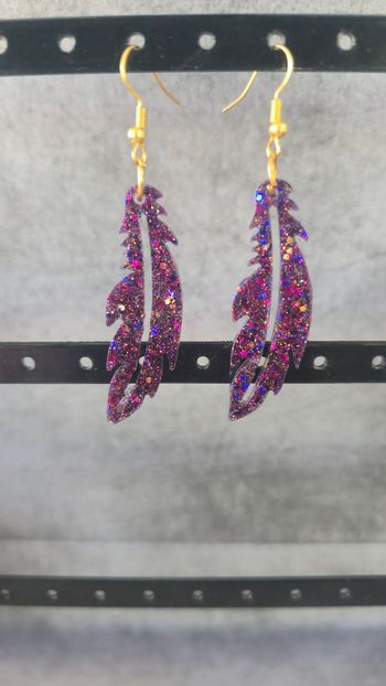 Boucles d'oreilles fantaisie plumes en résine 