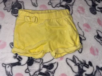 Short fille