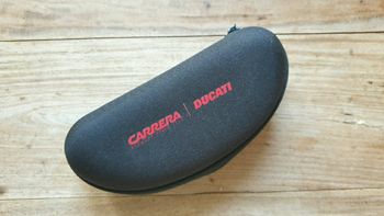 Étui à lunettes rigide Carrera Ducati noir et rouge