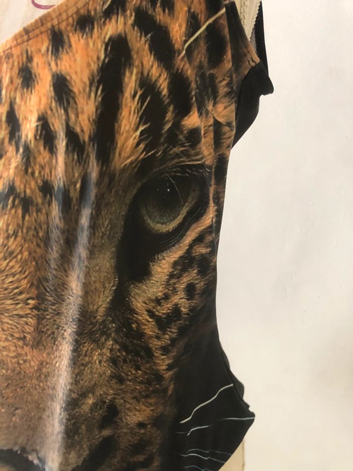 Sublime maillot de bain motif tête de léopard taille 42 très bon état - photo numéro 3