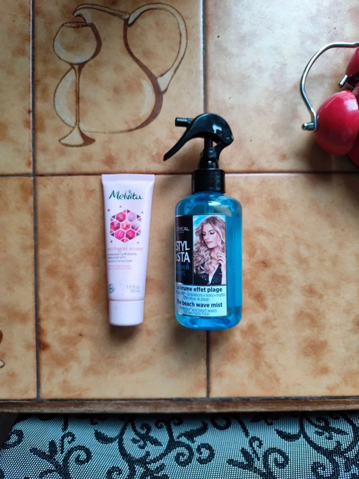 Deux produits de beauté