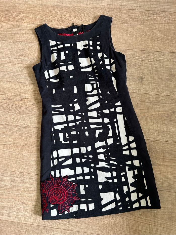 Robe noire et imprimée sans manches Desigual taille 36 bon état - photo numéro 7