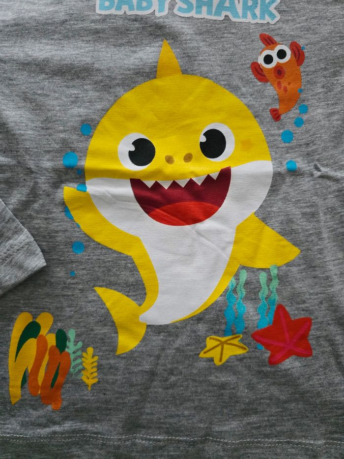 T-shirt baby shark 2ans - photo numéro 2