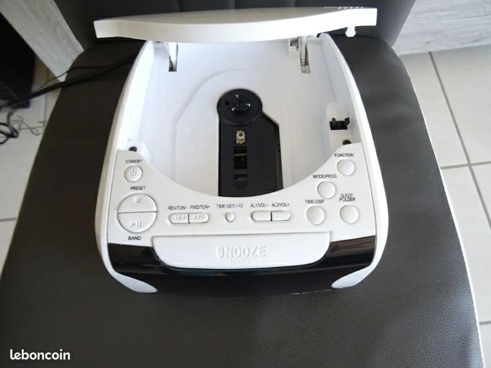 Radio-réveil avec lecteur CD et port USB
Couleur blanc - photo numéro 4