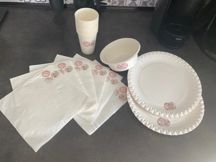 Lot vaisselle birthday thème fleuri champêtre one