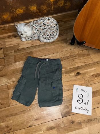 Joli short vert okaidi très bon état 3 ans