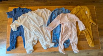 Lot de 6 pyjamas neufs jamais portés