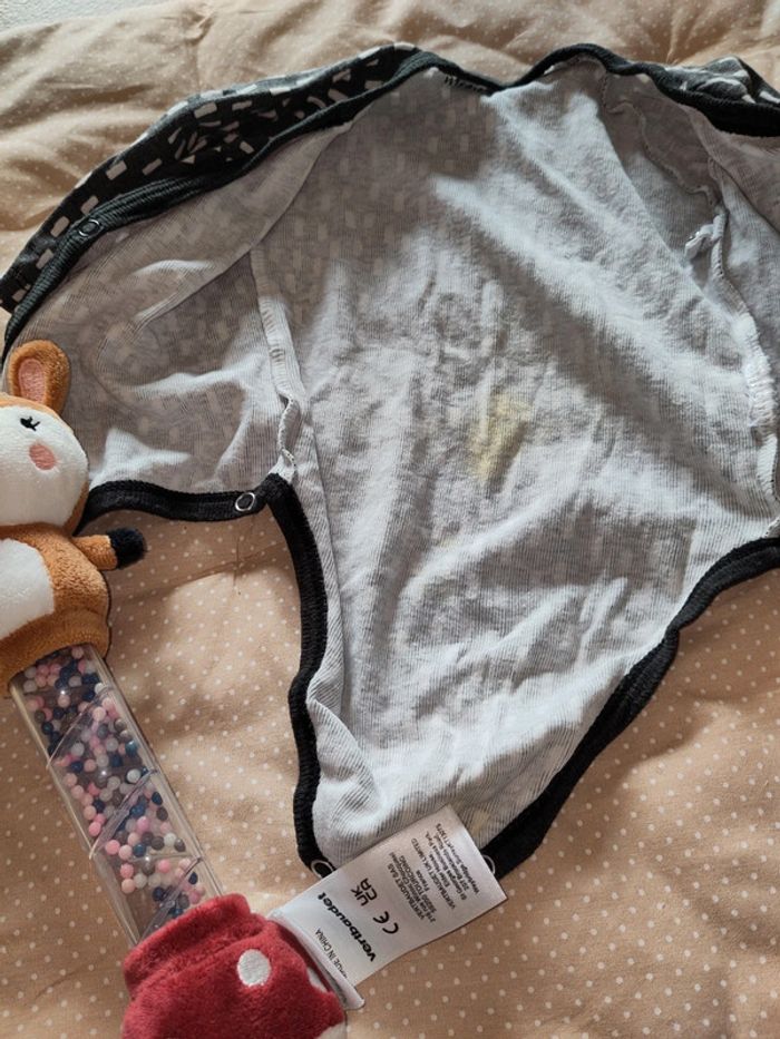 Lot bébé 0-1 mois tachés - photo numéro 2