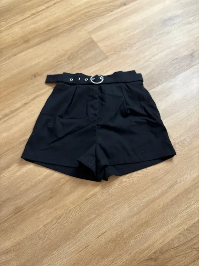 Short avec ceinture