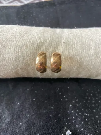 Boucles d'oreilles dorées rayures 20mm