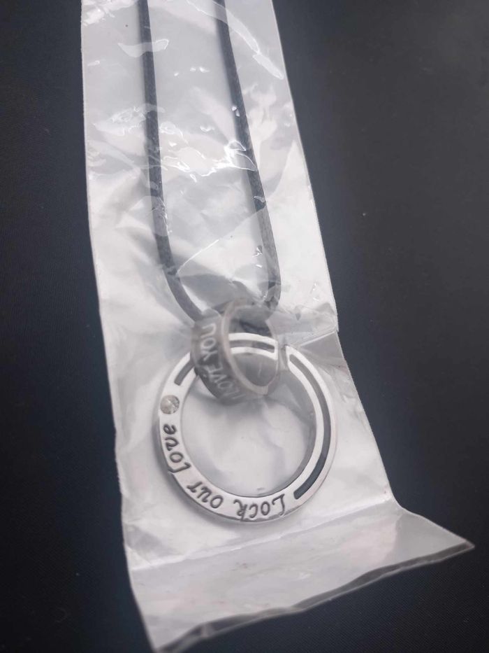 Collier avec pendentif entrelacé i love you - photo numéro 3