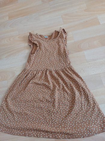 Robe marron à pois