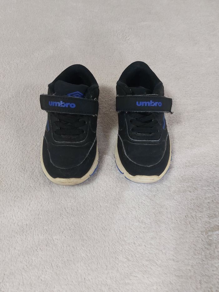 Basket Umbro noir et bleu 23 - photo numéro 2