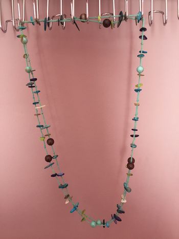 Collier de perles bleues vertes