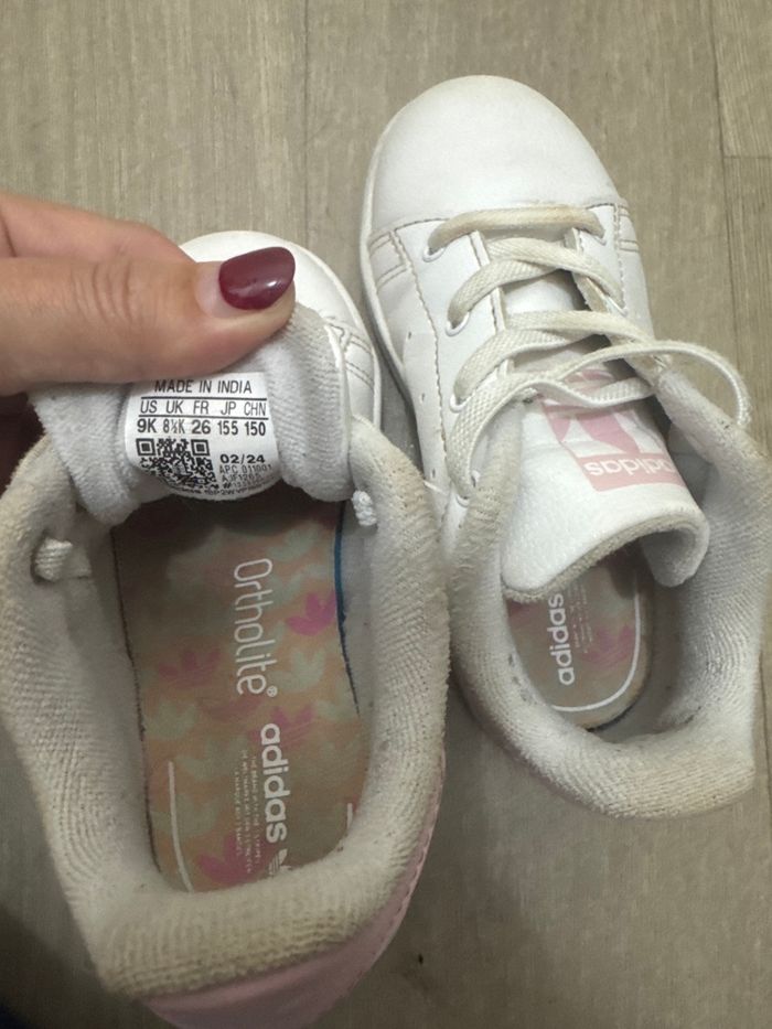 Chaussures Adidas taille 26 pour filles - photo numéro 3