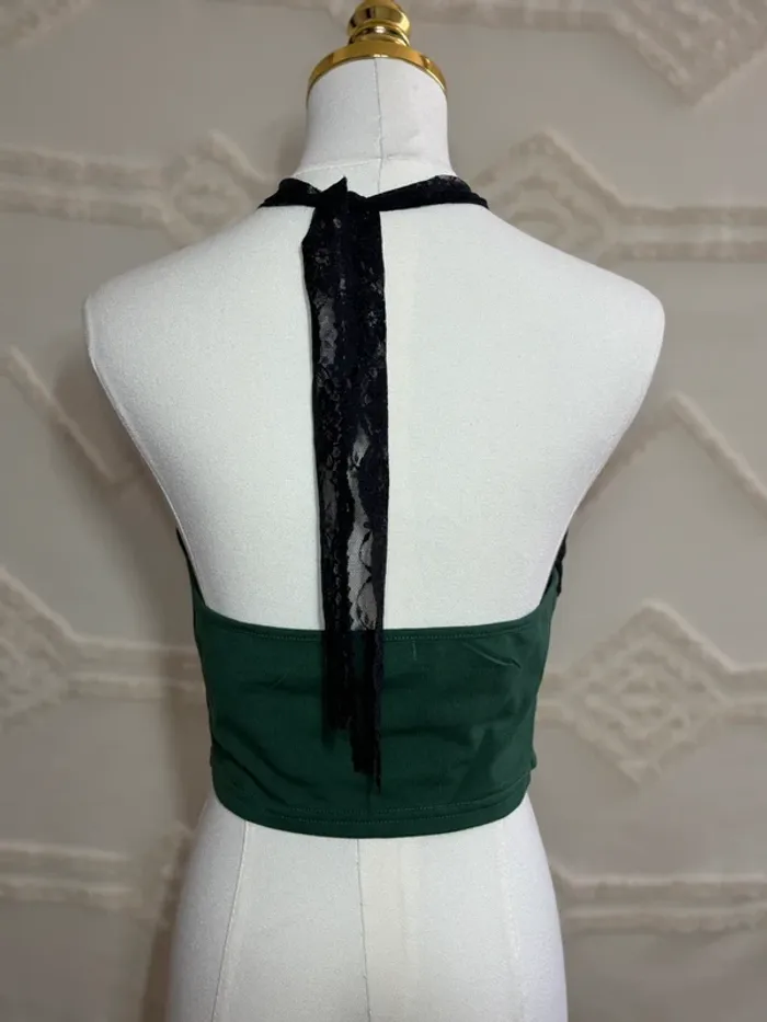 Top court vert sapin à dentelle noire – effet lingerie croisé cou – Romwe M/38 - photo numéro 4