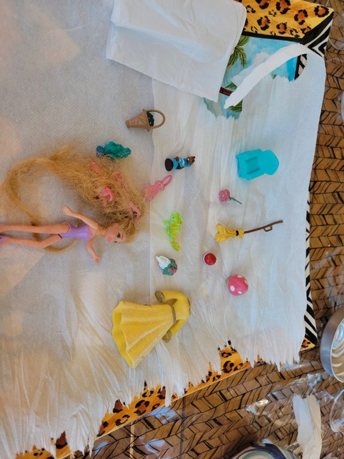 Gros lot accessoires disney petit poupée - photo numéro 2