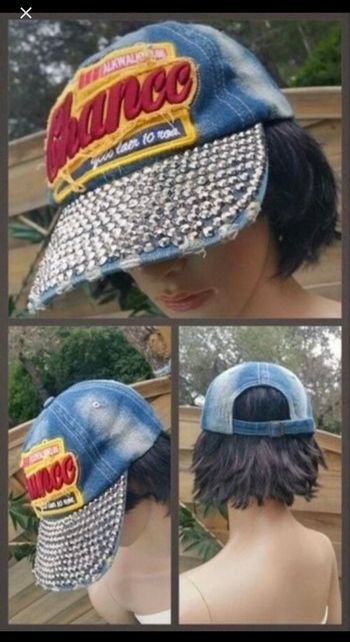 Casquette en jeans ornée de strass sur la visière marque Capricorn