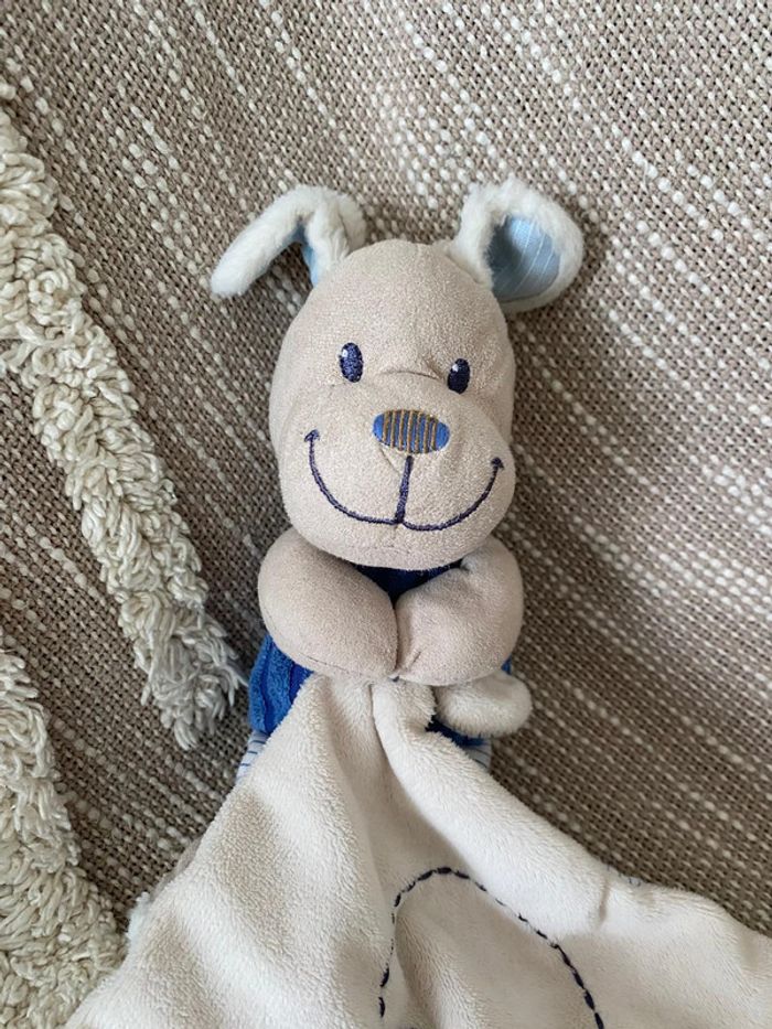 Peluche doudou mouchoir 15cm pommette chien gris et bleu côtelée et rayé très bon état - photo numéro 2