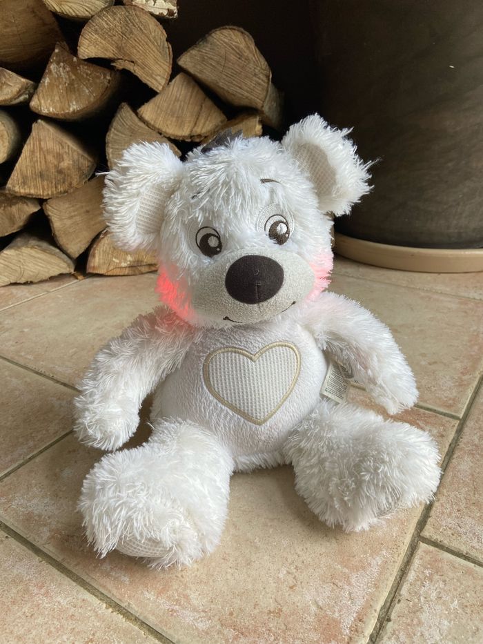 Ours blanc lumineux