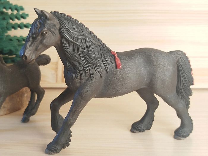 Schleich Jument et son poulain Frison Figurine Animal équidé - photo numéro 7