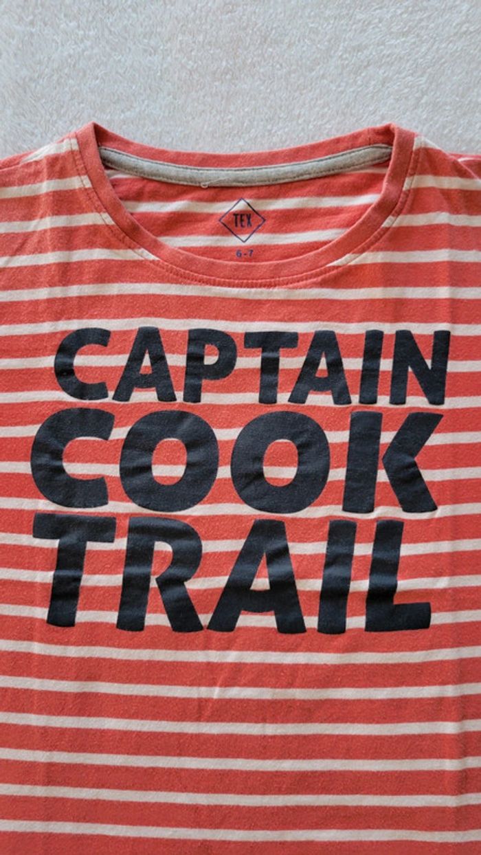 Teeshirt à rayures rouges " capitaine Cook trail " taille 6-7 ans - photo numéro 2