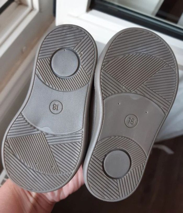 Chaussure en cuir neuve - photo numéro 3