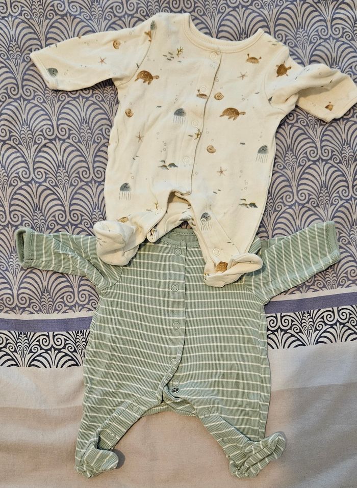 Vêtements bébé 0-1mois très bon état - photo numéro 3