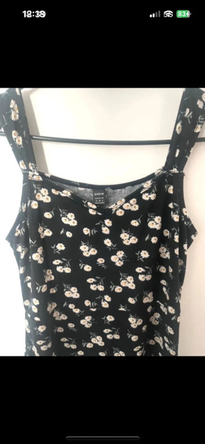 Robe noire à fleurs taille 38 - photo numéro 3