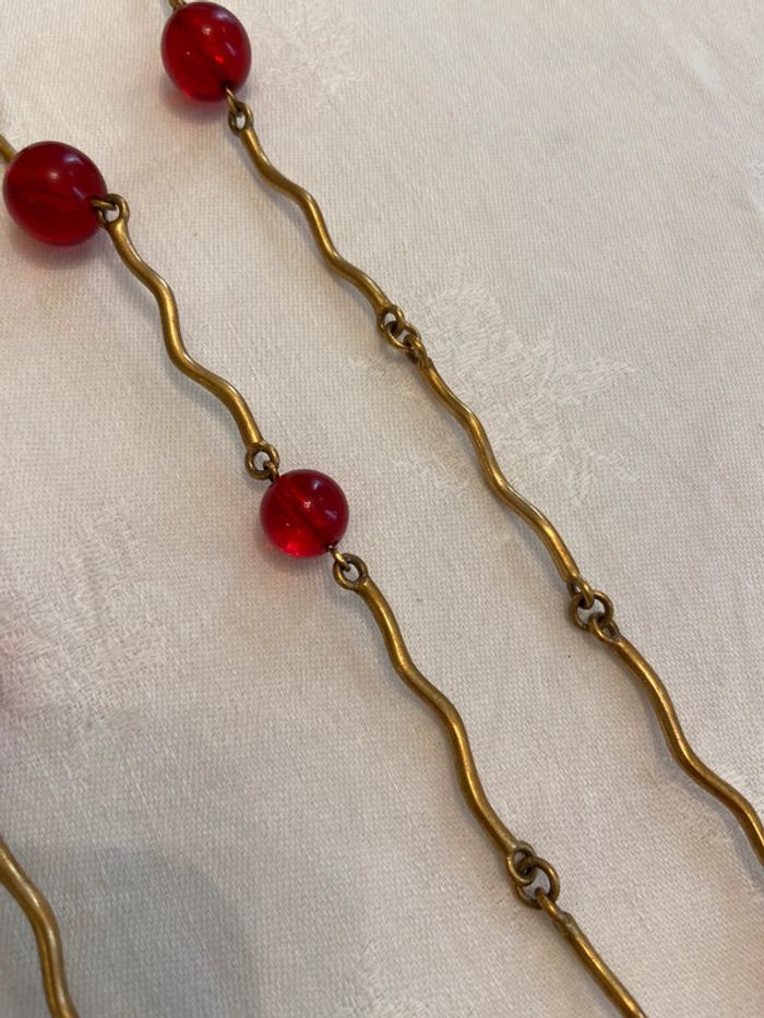 Long sautoir doré et perles résine rouge Biche de Bere - photo numéro 13