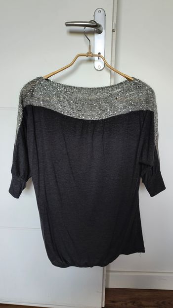 Haut manche 3/4 col bateau avec sequins sur le haut