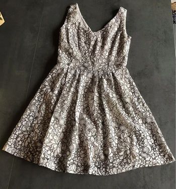 Robe courte sans manches taille 36