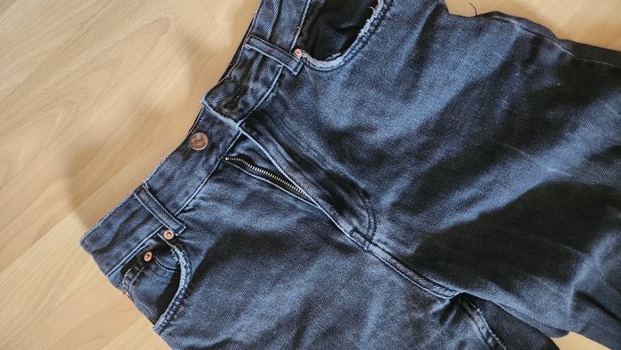 Jean coupe droite avec des trous taille 36 - photo numéro 3