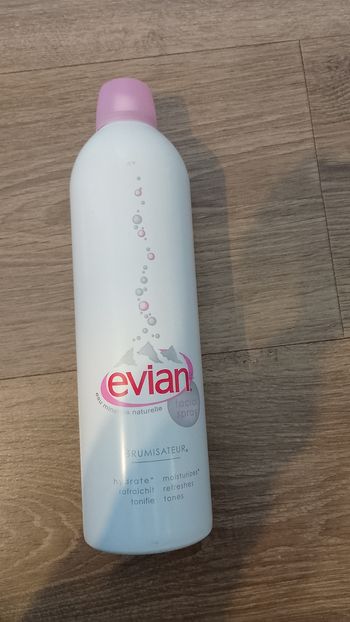 Brumisateur Evian eau minérale naturelle spray facial 400ml