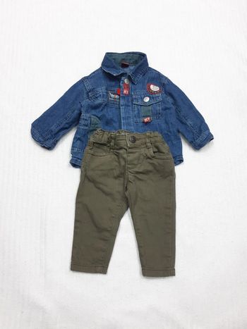 Tenue chemise en jean et pantalon kaki