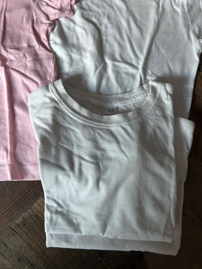 Lot de 4 t-shirts coton blanc et un rose 4/5 ans tissaia - photo numéro 5