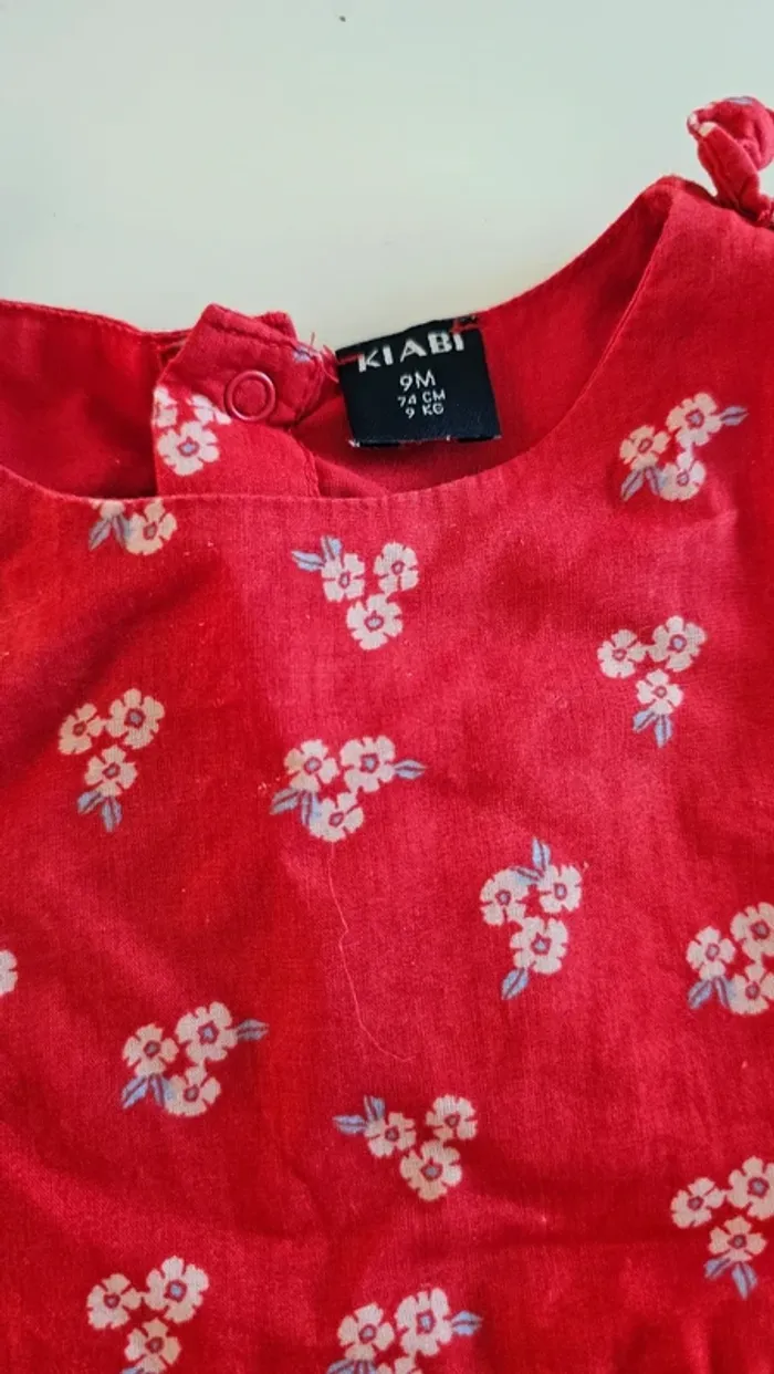 Robe rouge fleurie kiabi 9 mois - photo numéro 3
