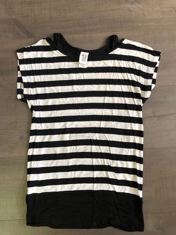 T shirt rayé noir et blanc C&A taille 10/12 ans