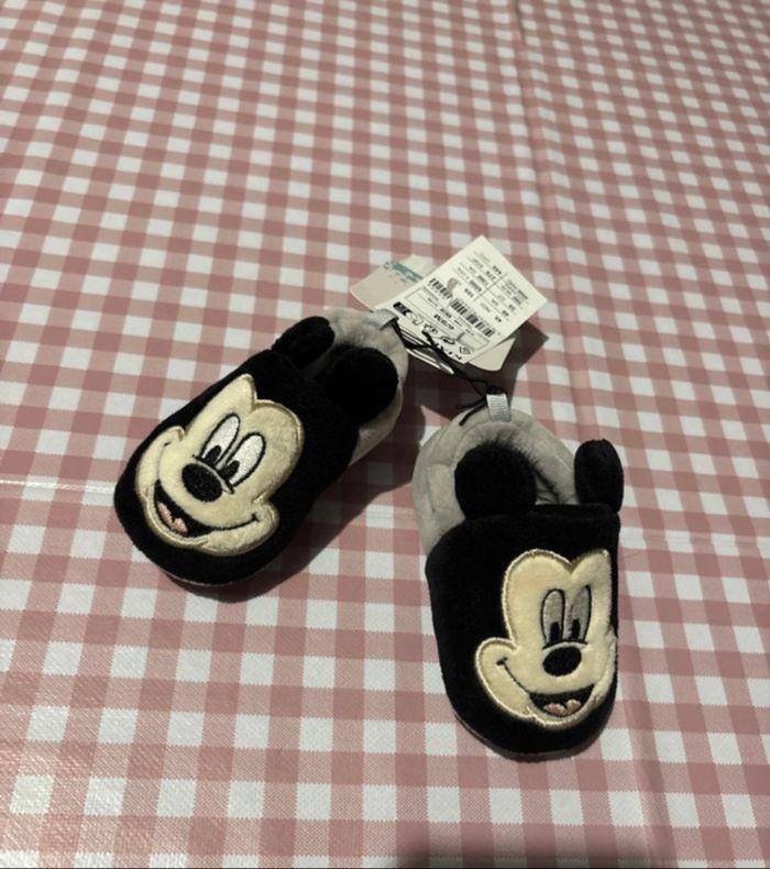 Chausson Disney neuf - garçon - 6/9 mois neuf