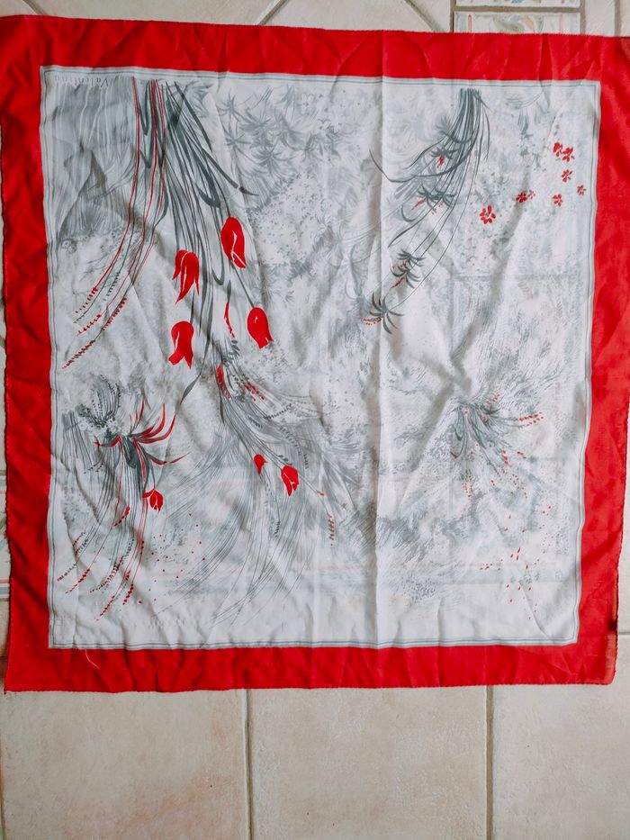 Grand foulard fleuri