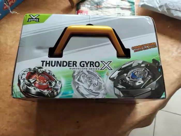 Coffret Beyblade – 8 Toupies + 2 Lanceurs – État Neuf / Set Complet - photo numéro 5