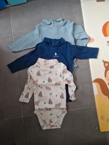 Lot 3 bodies  col roulé 9 mois