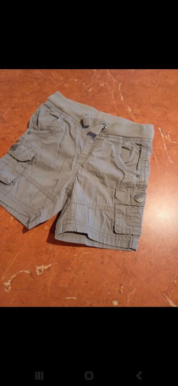 Short garçon taille 24 mois