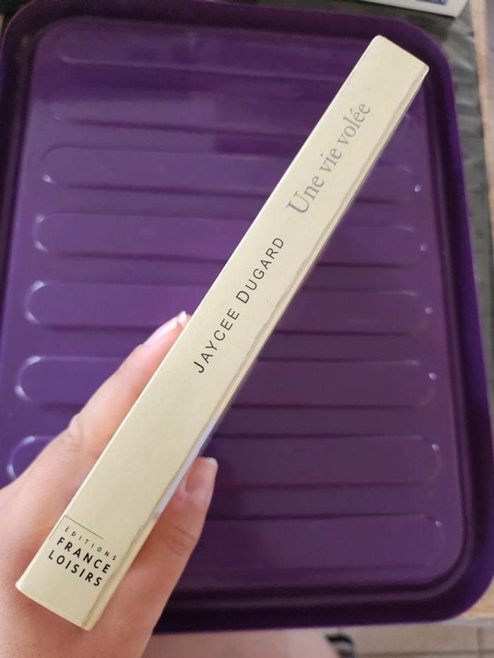 Livre broché "une vie volée" de Jaycee Dugard - photo numéro 3