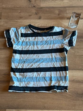 Je vend un tee shirt garçons enfant du5 ans très bon