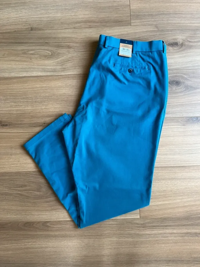 Chino Charles Tyrwhitt W44/L32 neuf