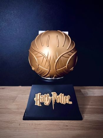 Jeu Harry Potter – Réplique du Vif d’Or sur socle (neuf)